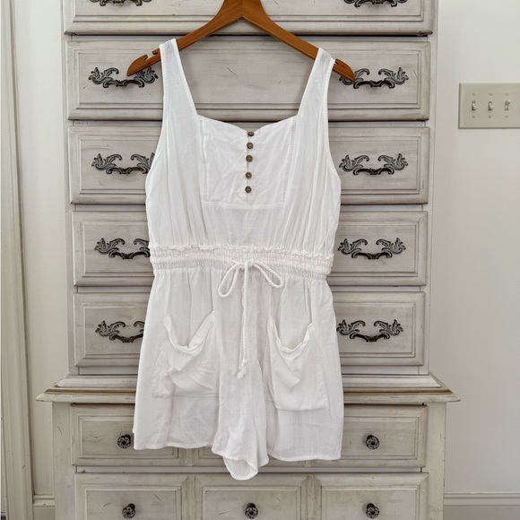 White Pocketed Romper - Picture 1 of 3